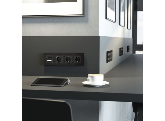 Рамка из металла на 4 поста АluMax черный алюминий W0043508