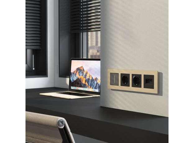 Рамка из металла на 4 поста АluMax шампань алюминий W0043511