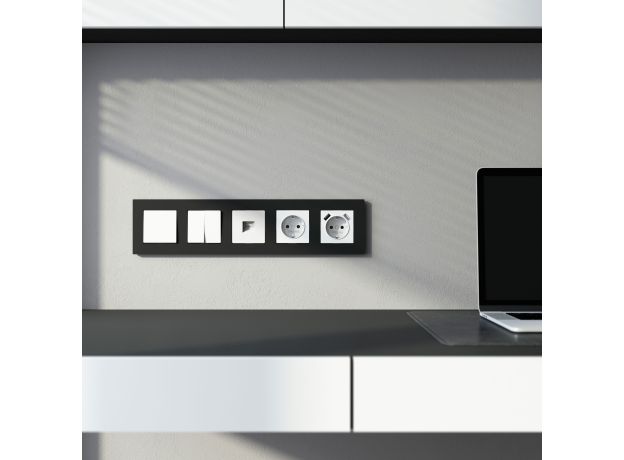 Рамка из поликарбоната на 5 постов Slab черный софт W0052908