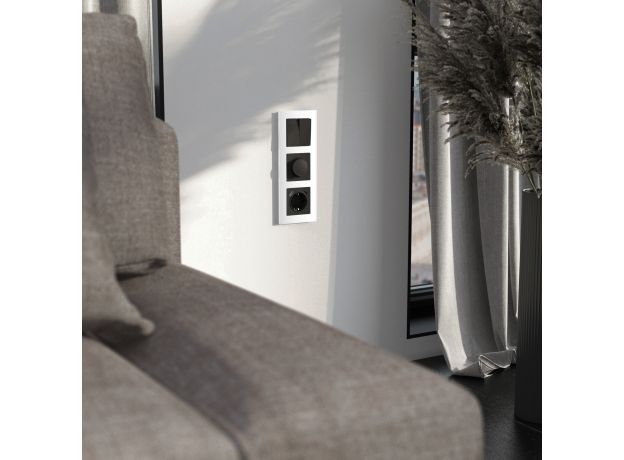 Рамка из стекла на 3 поста Senso белый soft-touch W0033101