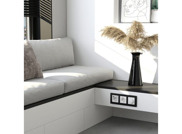 Рамка из стекла на 3 поста Senso черный soft-touch W0033108