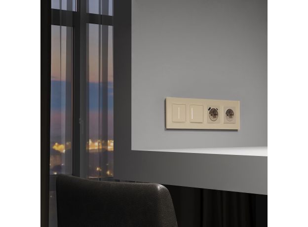 Рамка из стекла на 4 поста Senso шампань soft-touch W0043111