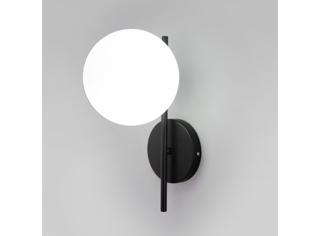 Настенный светильник со стеклянным плафоном 60147/1 черный