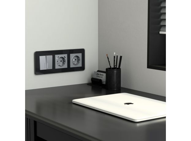 Рамка из стекла на 3 поста Elite черный W0032448