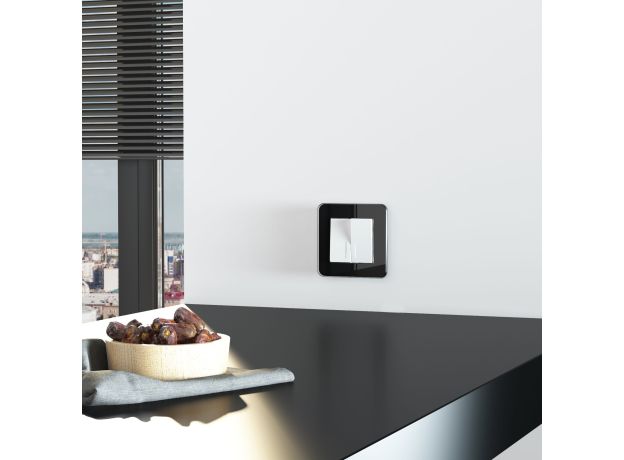 Рамка из стекла на 1 пост Elite черный W0012448