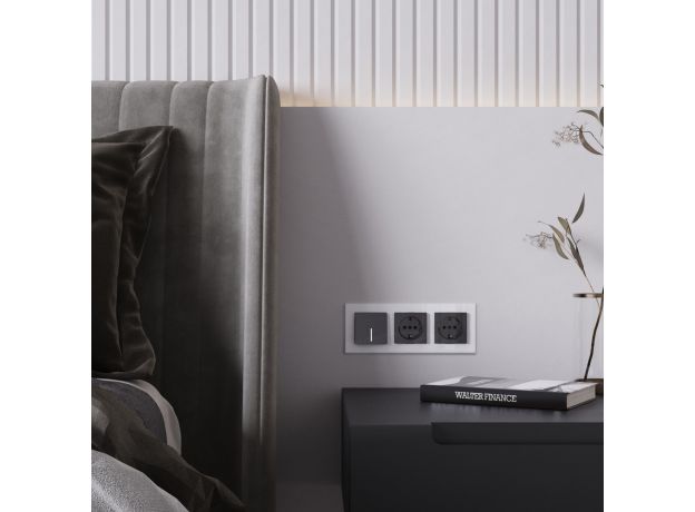 Розетка с заземлением (черный акрил) W1171048