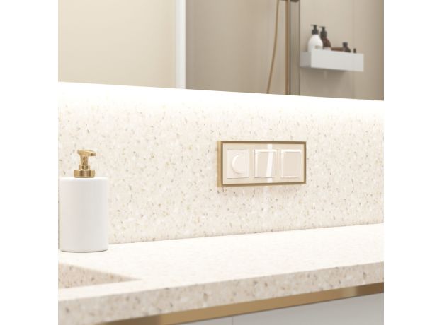 Розетка влагозащ. с зазем. с защит. крышкой и шторками (айвори акрил) W1171243