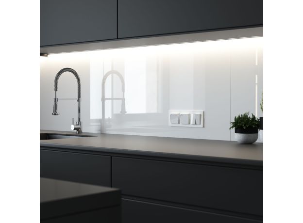 Розетка влагозащ. с зазем. с защит. крышкой и шторками (белый акрил) W1171241