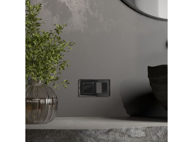 Розетка влагозащ. с зазем. с защит. крышкой и шторками (черный акрил) W1171248