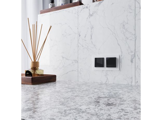 Розетка влагозащ. с зазем. с защит. крышкой и шторками (черный акрил) W1171248