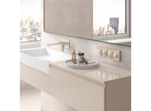 Рамка из металла на 4 поста Baguette айвори/латунь W0042851