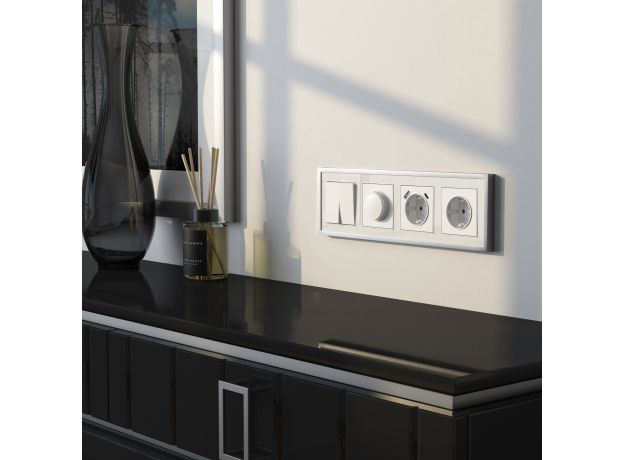 Рамка из металла на 4 поста Baguette белый/серебро W0042850