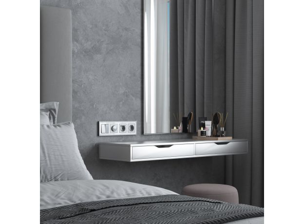 Рамка из металла на 4 поста Baguette белый/серебро W0042850