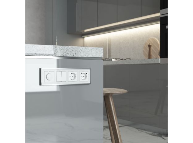 Рамка из металла на 4 поста Baguette белый/серебро W0042850