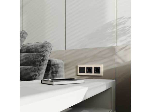 Рамка из поликарбоната на 3 поста Slab айвори софт W0032962