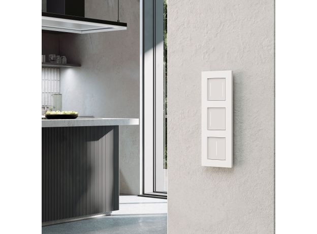 Рамка из поликарбоната на 3 поста Slab белый софт W0032961