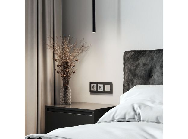 Рамка из поликарбоната на 3 поста Slab черный софт W0032908