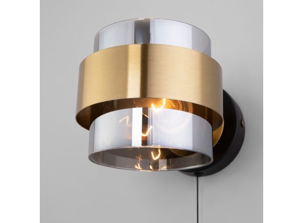 Настенный светильник с выключателем 70127/1 черный/ дымчатый