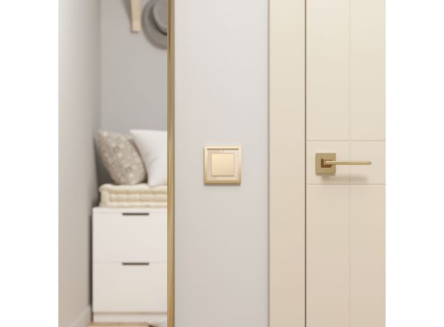 Рамка из металла на 1 пост Baguette айвори/латунь W0012851