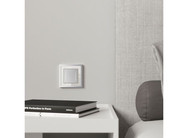 Рамка из металла на 1 пост Baguette белый/серебро W0012850