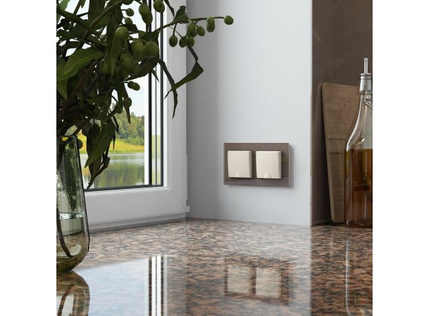 Розетка с заземлением и шторками c крышкой IP44 айвори матовый W1171262