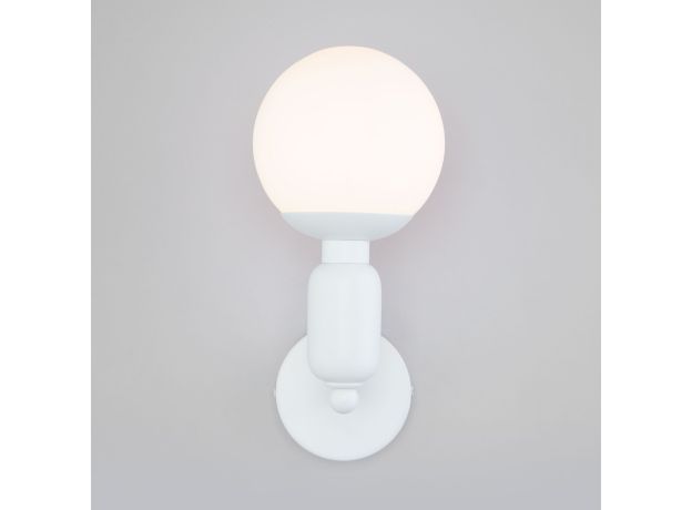 Настенный светильник со стеклянным плафоном 50251/1 белый