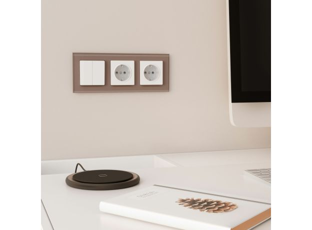 Рамка из стекла на 3 поста Favorit латте W0031142