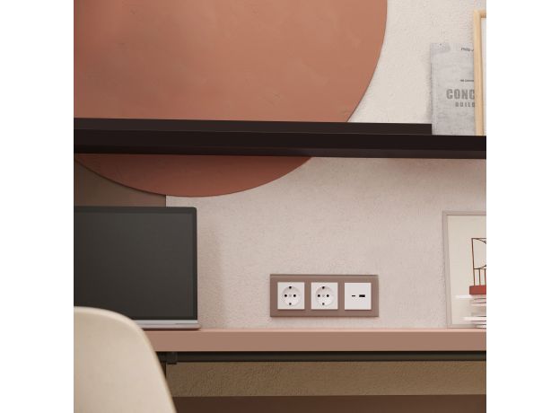 Рамка из стекла на 3 поста Favorit латте W0031142