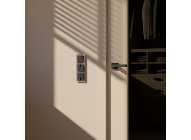 Рамка из стекла на 3 поста Favorit латте W0031142