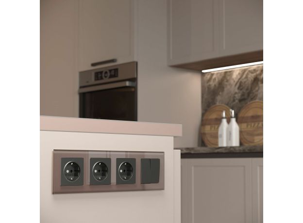 Рамка из стекла на 4 поста Favorit латте W0041142