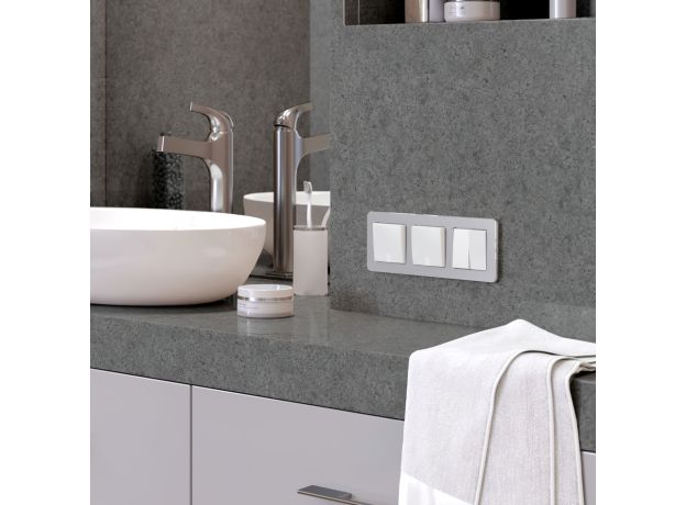 Рамка из металла на 3 поста Platinum алюминий W0032606