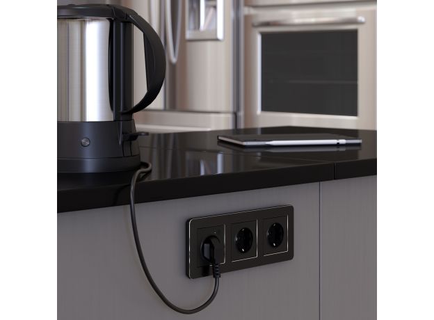 Рамка из металла на 3 поста Platinum черный алюминий W0032608