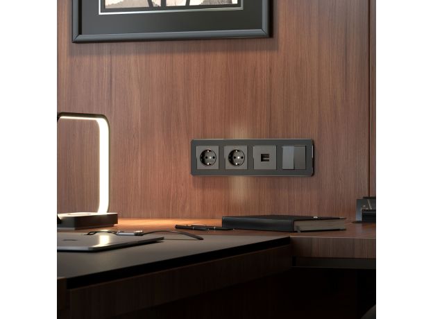 Рамка из металла на 4 поста Platinum черный алюминий W0042608