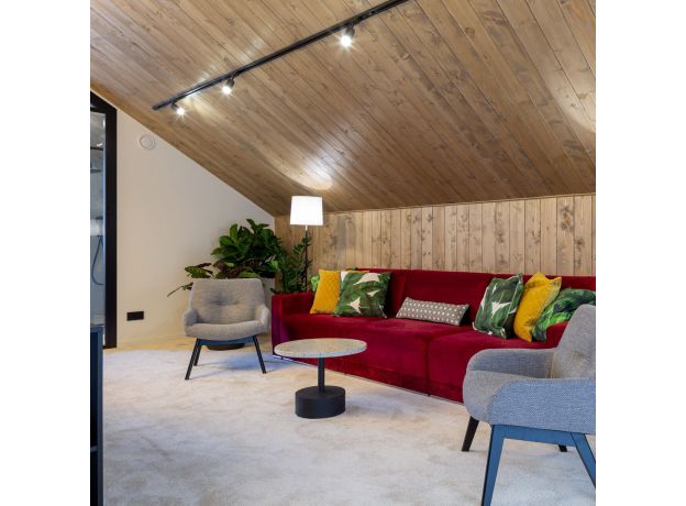 Однофазный шинопровод черный 2м 85080/00