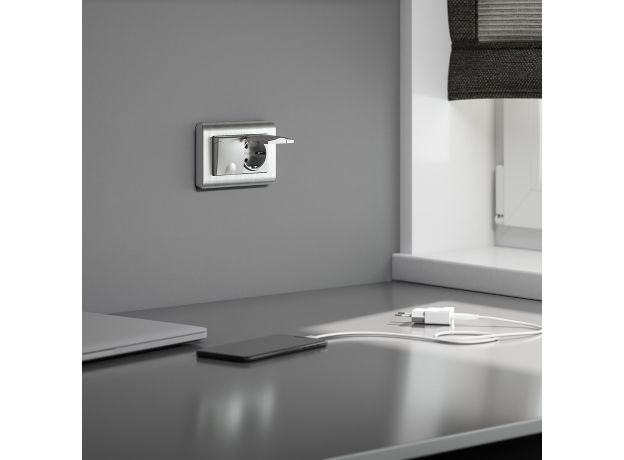 Розетка двойная влагозащ. с зазем. с защит. крышками и шторками серебряный W1172206