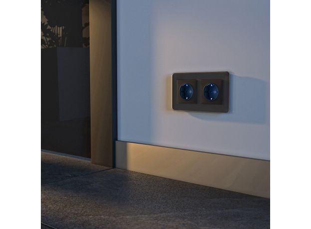 Розетка с подсветкой (черный матовый) W1171408