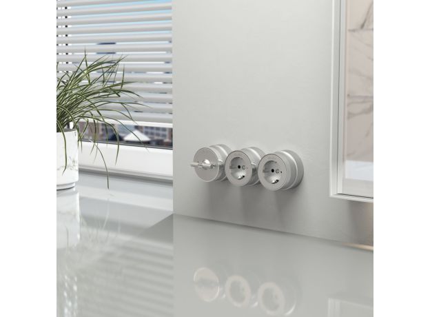 Розетка с заземлением Vintage серебро матовый/хром W5871054