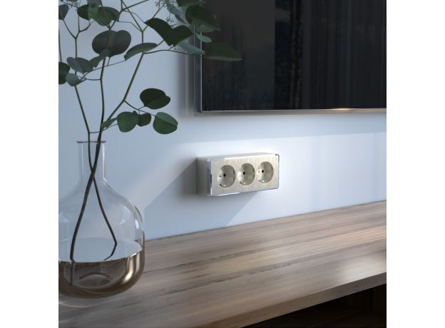 Розетка тройная с заземлением и шторками Gallant шампань рифленый W5073110