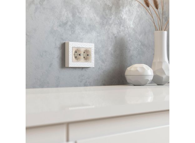 Рамка из поликарбоната для двойной розетки Hammer белый W0082401