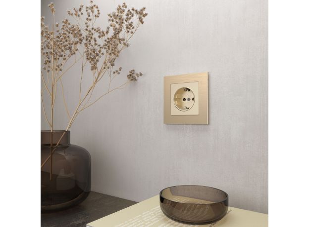 Рамка из металла на 1 пост Аluminium шампань алюминий W0011711