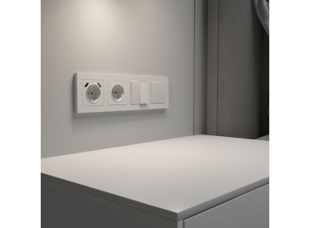 Рамка из поликарбоната на 4 поста Hammer белый W0042401