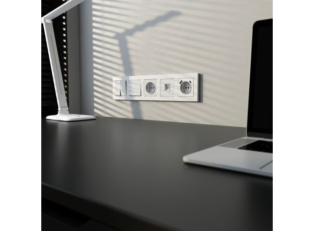 Рамка из поликарбоната на 5 постов Hammer белый W0052401