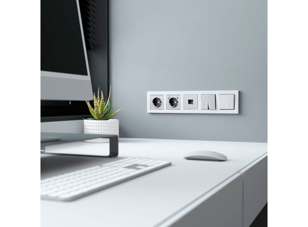 Рамка из поликарбоната на 5 постов Hammer белый W0052401