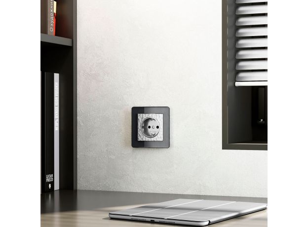 Розетка с заземлением (Hammaer серебряный) W1271006