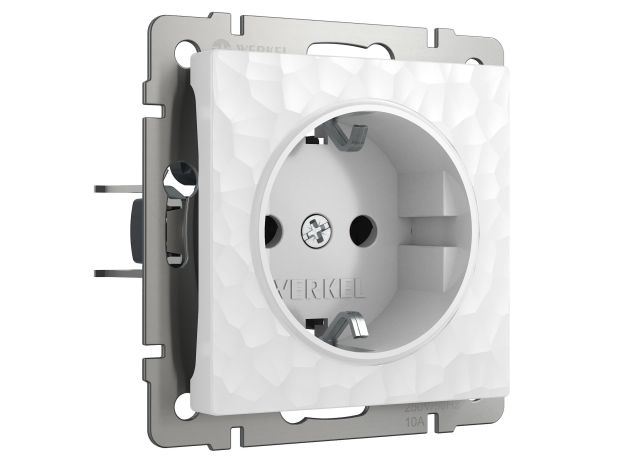 Розетка с заземлением и шторками (Hammer белый) W1271101