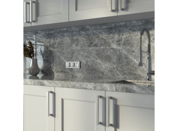 Розетка влагозащ. с зазем. с защит. крышкой и шторками (Hammaer серебряный) W1271206