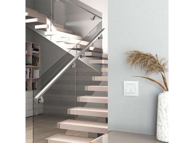 Выключатель одноклавишный проходной с подсветкой (Hammer белый) W1212101