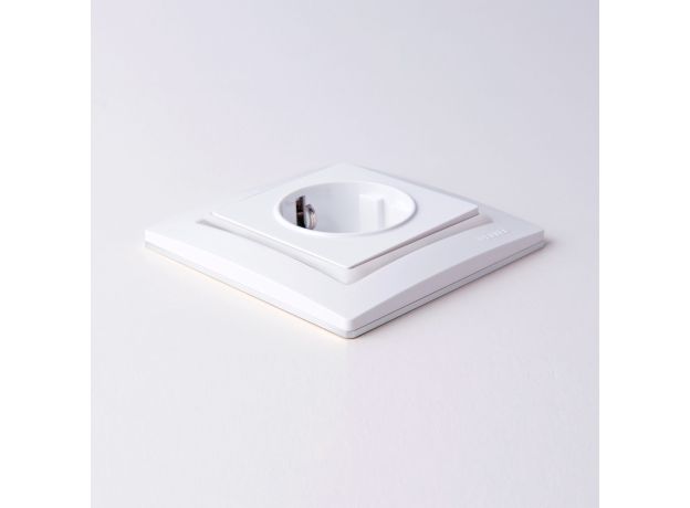 Рамка из поликарбоната на 1 пост Snabb Basic белый W0012001