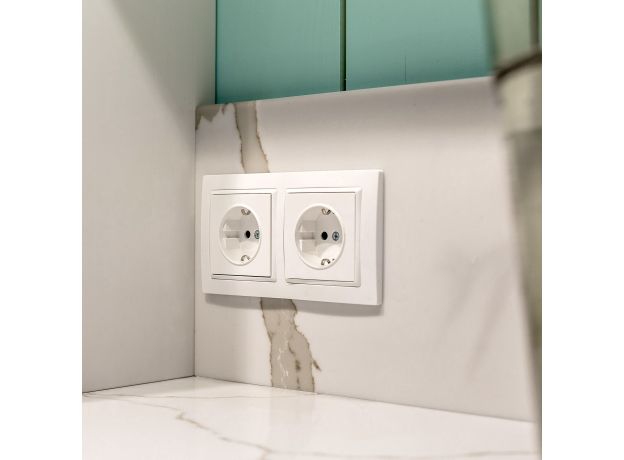 Рамка из поликарбоната на 2 поста Snabb Basic белый W0022001