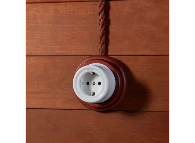 Розетка с заземлением белый ретро W5671001